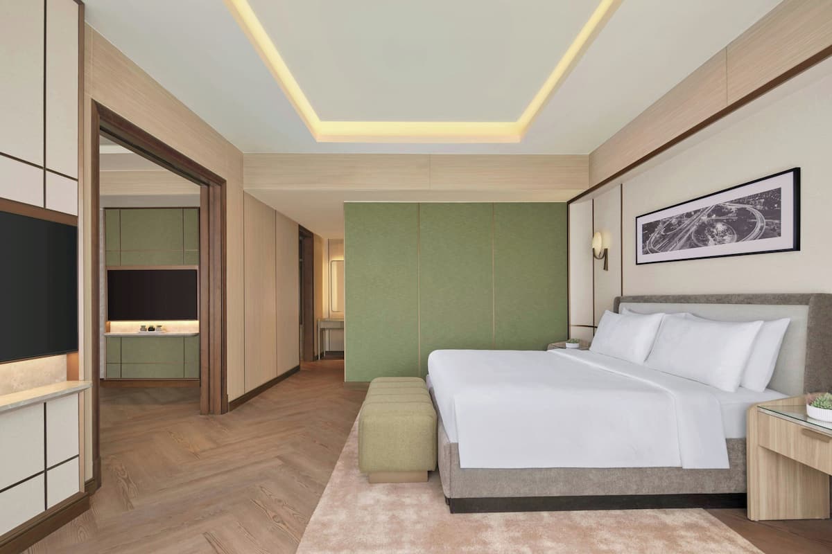 2 bedrooms, premium bedding, down duvets, free minibar items