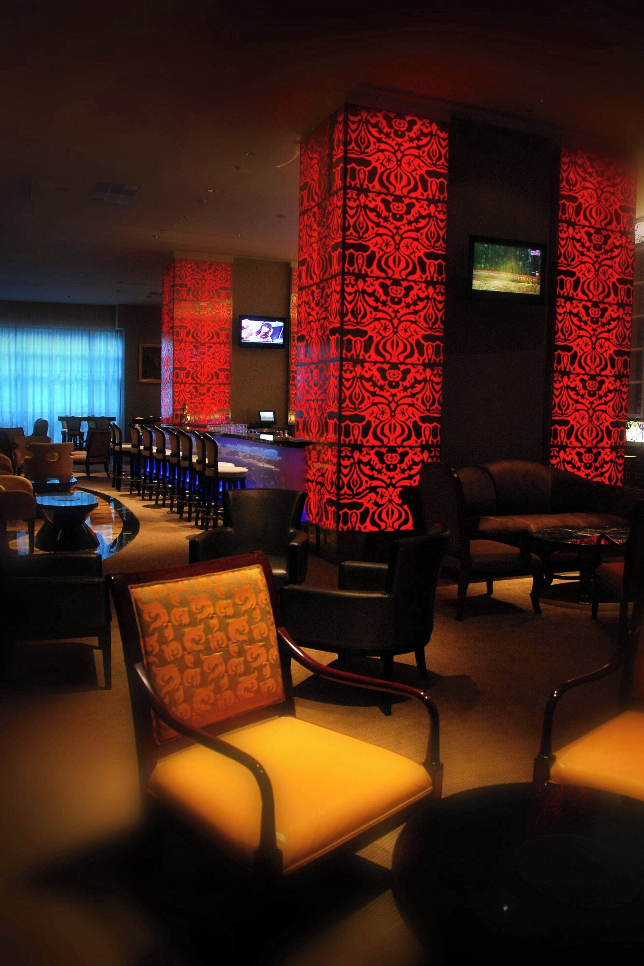 3 restaurants, breakfast, lunch, dinner served; international cuisine