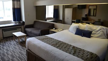 Skrivebord, wi-fi (inkludert) og sengetøy