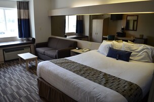 Escritorio, wifi gratis y ropa de cama