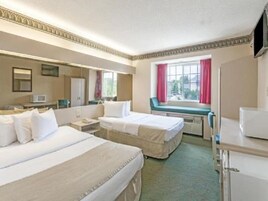 Escritorio, wifi gratis y ropa de cama