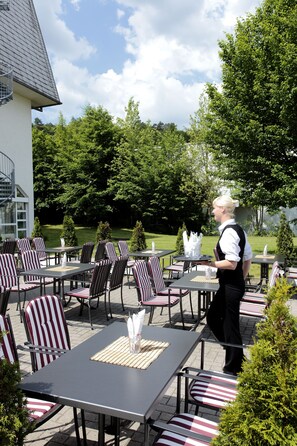 2 restaurants servant le petit-déjeuner, spécialités Cuisine locale