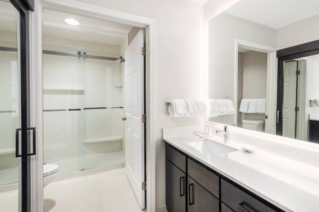 combined shower/bathtub, free toiletries, hair dryer, towels