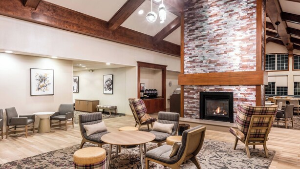 A spacious lounge area with comfortable seating, a fireplace, and artwork on the walls. - Residence Inn by Marriott Springfield (Springfield)