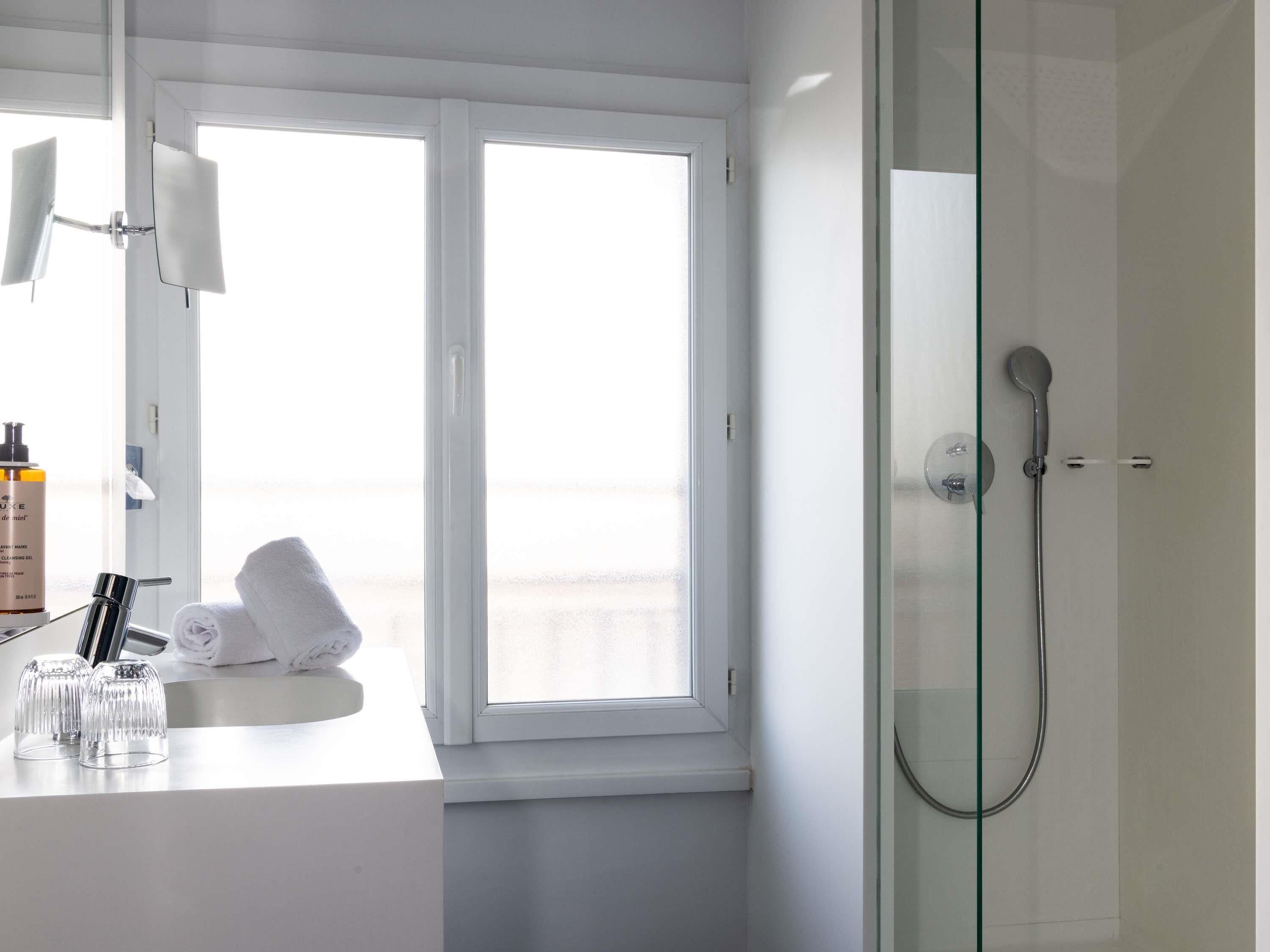 1 soveværelse, pengeskab på værelset, individuelt design