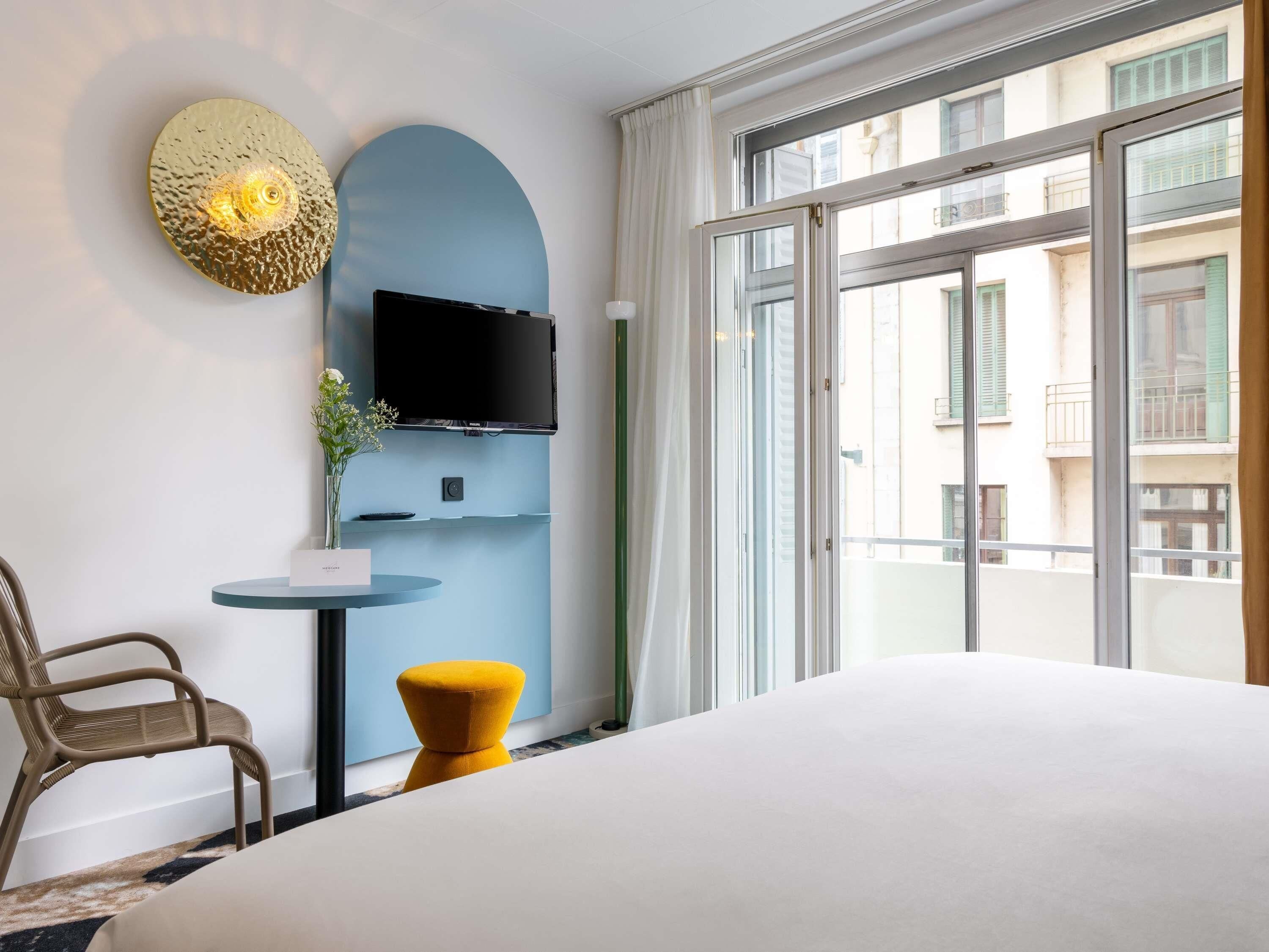 1 dormitorio, caja fuerte, decoración individual y mobiliario individual