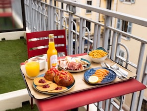 Privilege, Chambre, 1 lit double, balcon | 1 chambre, coffres-forts dans les chambres, décoration personnalisée