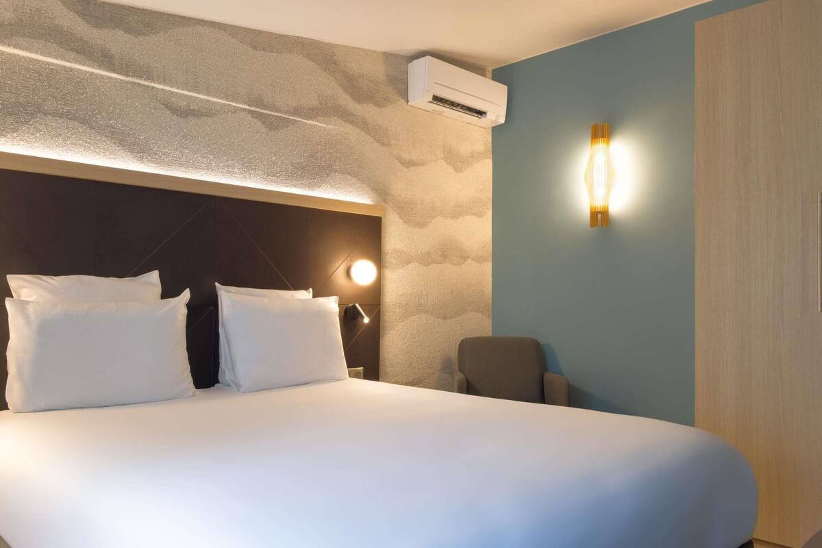 Klassieke kamer, 1 tweepersoonsbed | 1 slaapkamer, een kluis op de kamer, een bureau, een laptopwerkplek