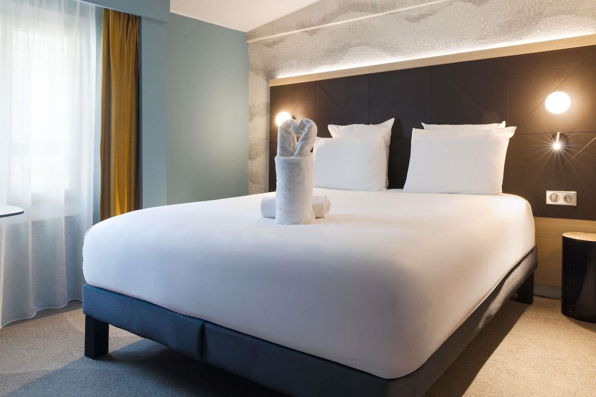 1 bedroom, in-room safe, individually decorated, individually furnished