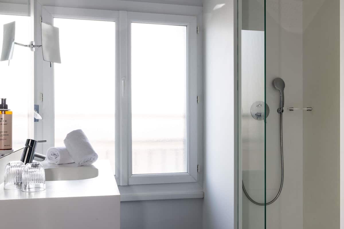 1 bedroom, in-room safe, individually decorated, individually furnished