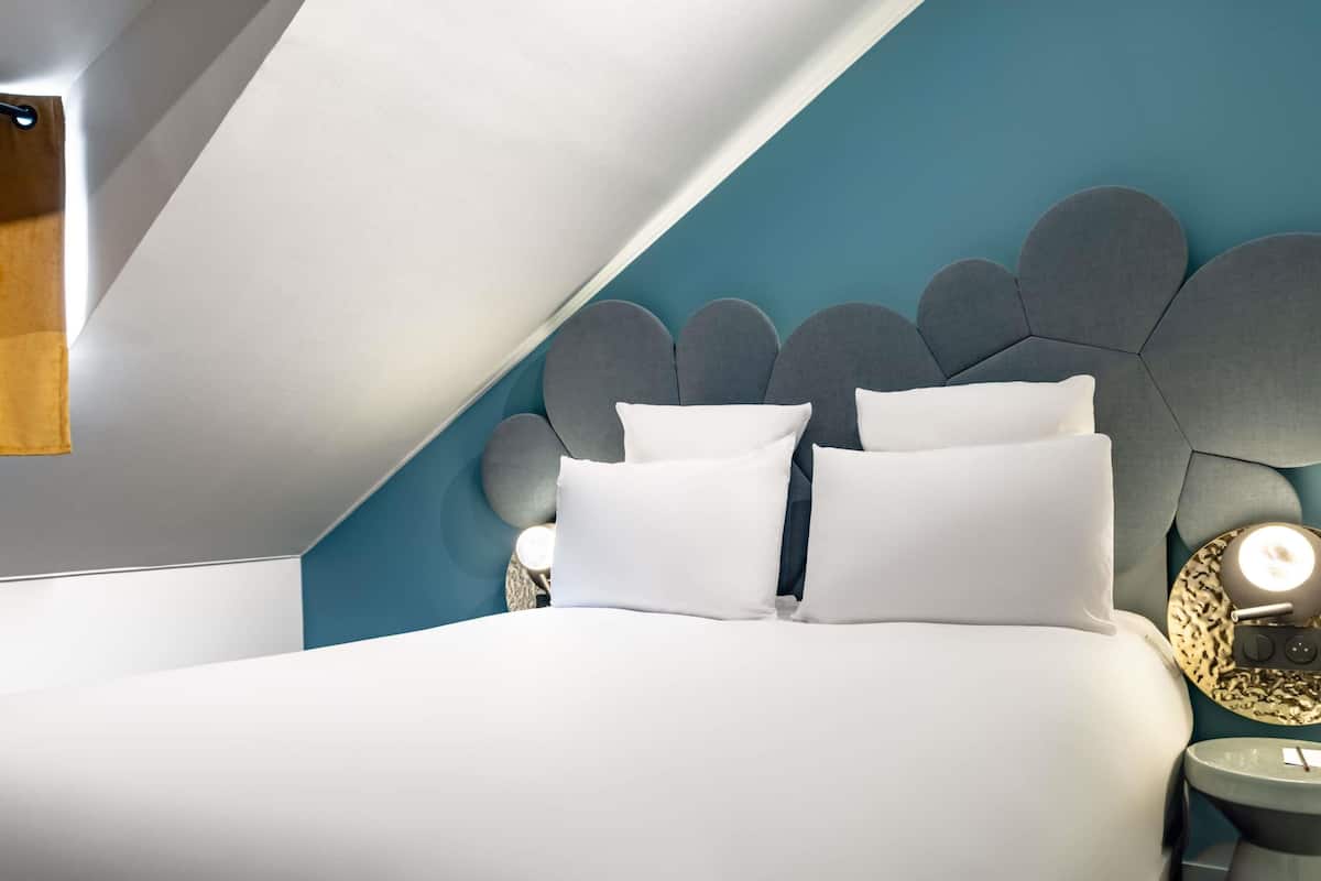 Chambre Classique, 1 lit double (Attic) | 1 chambre, coffres-forts dans les chambres, décoration personnalisée