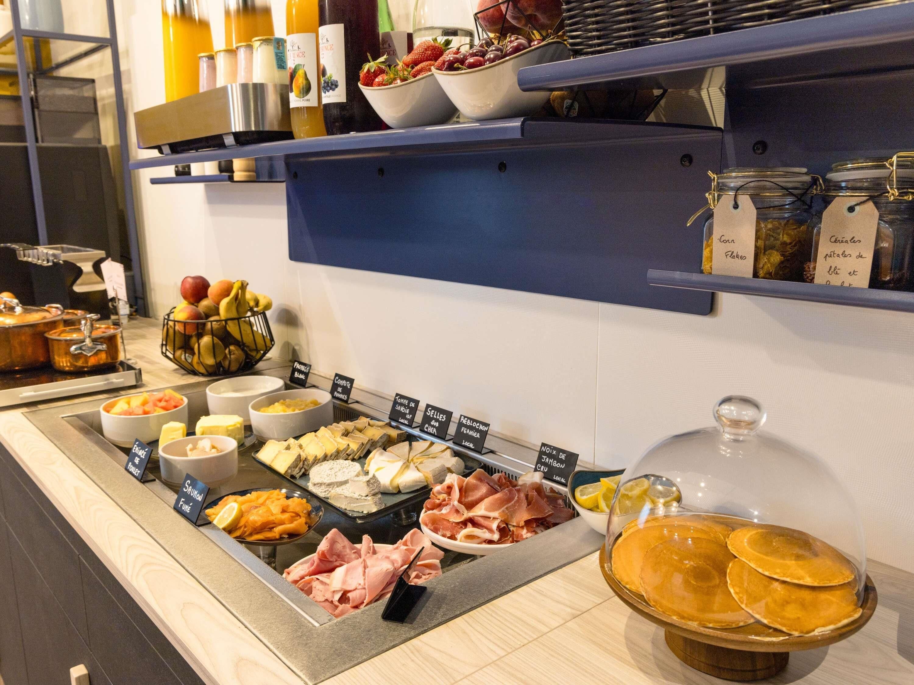 Tägliches Frühstücksbuffet (20 EUR pro Person)