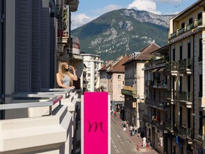Superior Room, 1 Double Bed, Balcony | 1 bedroom, in-room safe, individually decorated, individually furnished - Mercure Annecy Centre (Annecy)