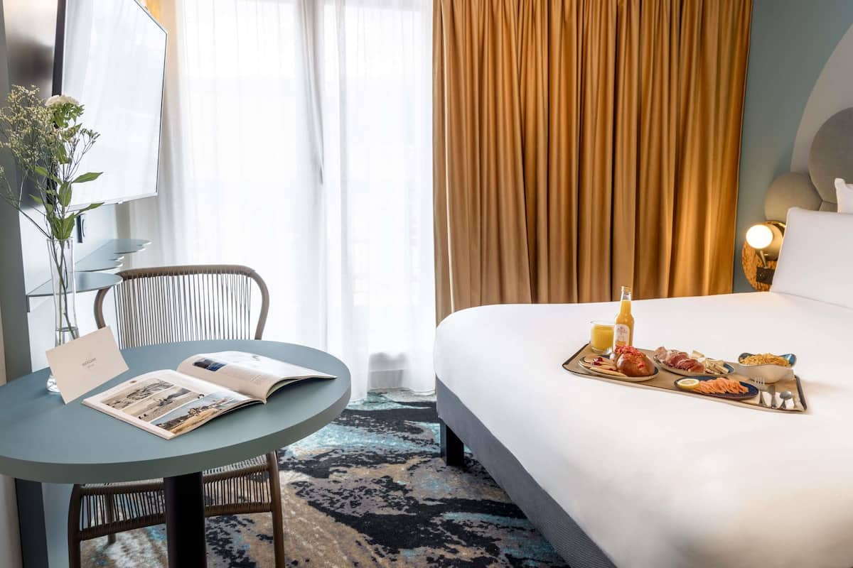 Privilege, Room, 1 Double Bed, Balcony | In-room safe, individually decorated, individually furnished, desk