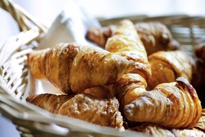 Daily buffet breakfast (EUR 16 per person)