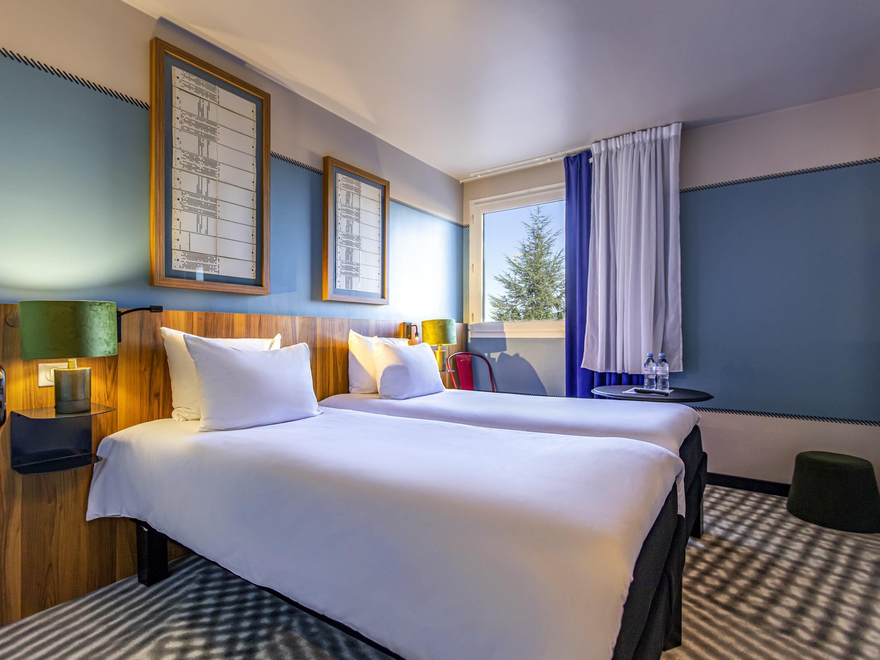 Literie de qualité supérieure, surmatelas, bureau