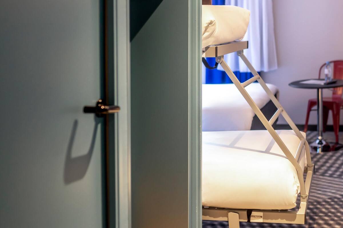 Family Room, Multiple Beds | Premium bedding, pillow-top beds, desk, laptop workspace