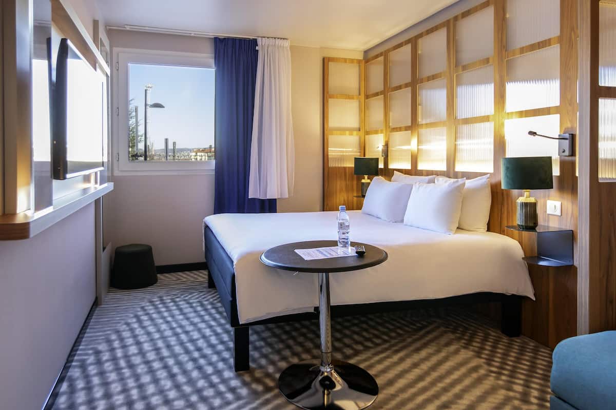 Standard Room, 1 Double Bed | Premium bedding, pillowtop beds, desk, laptop workspace