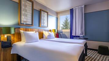 Ropa de cama de alta calidad, colchones con pillow-top y escritorio