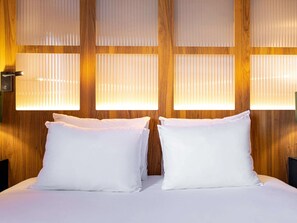 Perhehuone, 1 parisänky ja vuodesohva | Ylelliset vuodevaatteet, pillowtop-patjalliset sängyt, työpöytä