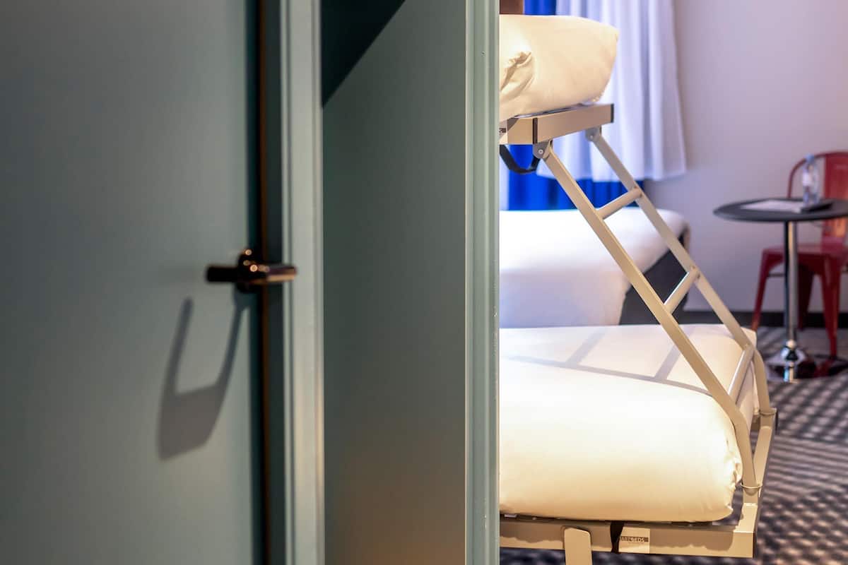 Family Room, Multiple Beds | Premium bedding, pillowtop beds, desk, laptop workspace