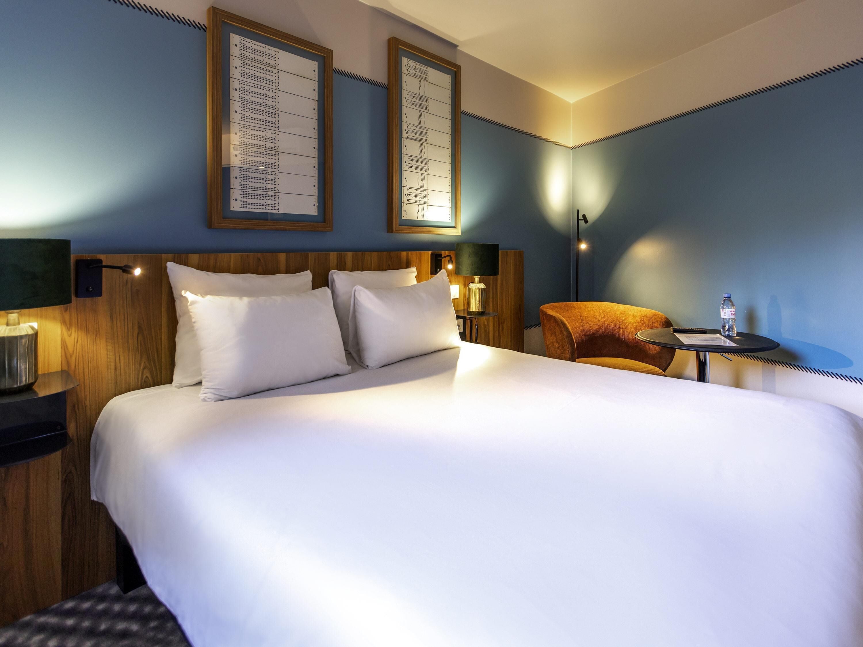 Standard-huone, 1 parisänky | Ylelliset vuodevaatteet, pillowtop-patjalliset sängyt, työpöytä