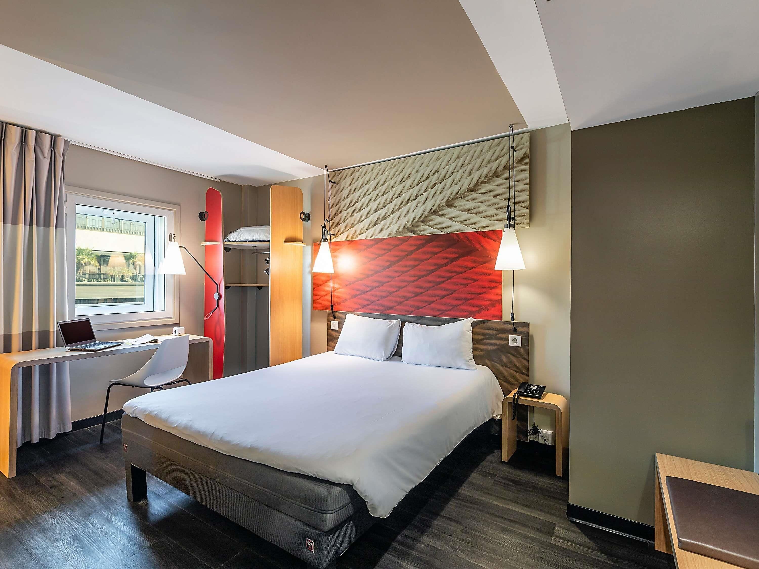 Suite, 1 letto queen con divano letto | Una scrivania, tende oscuranti, insonorizzazione, Wi-Fi gratuito