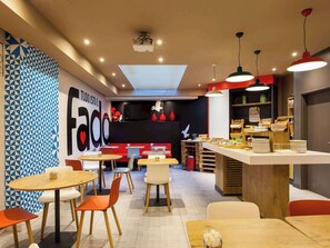 Daily full breakfast (EUR 10 per person)