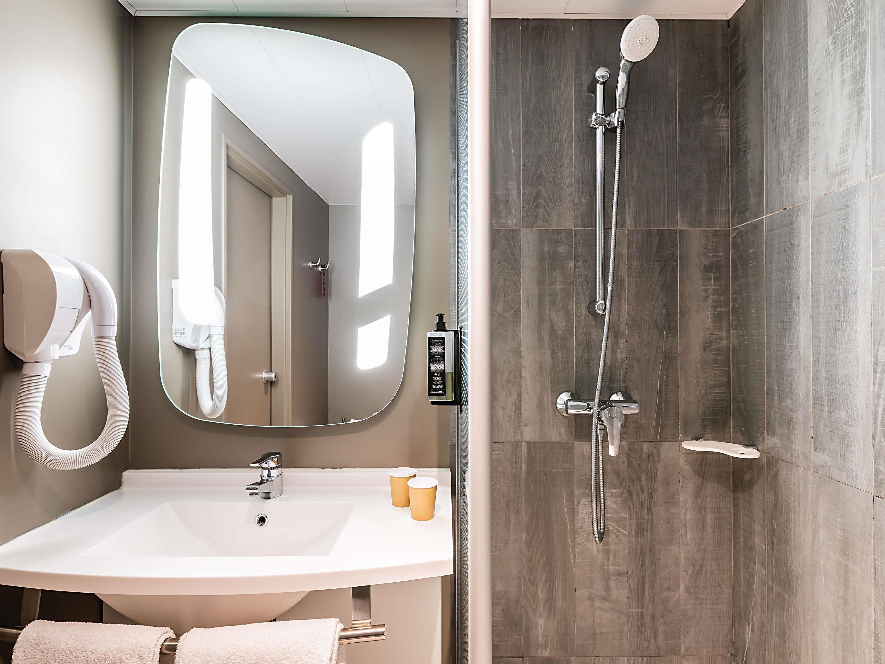 standard room, 2 single beds (sweet bed) | desk, blackout curtains, soundproofing, free wifi