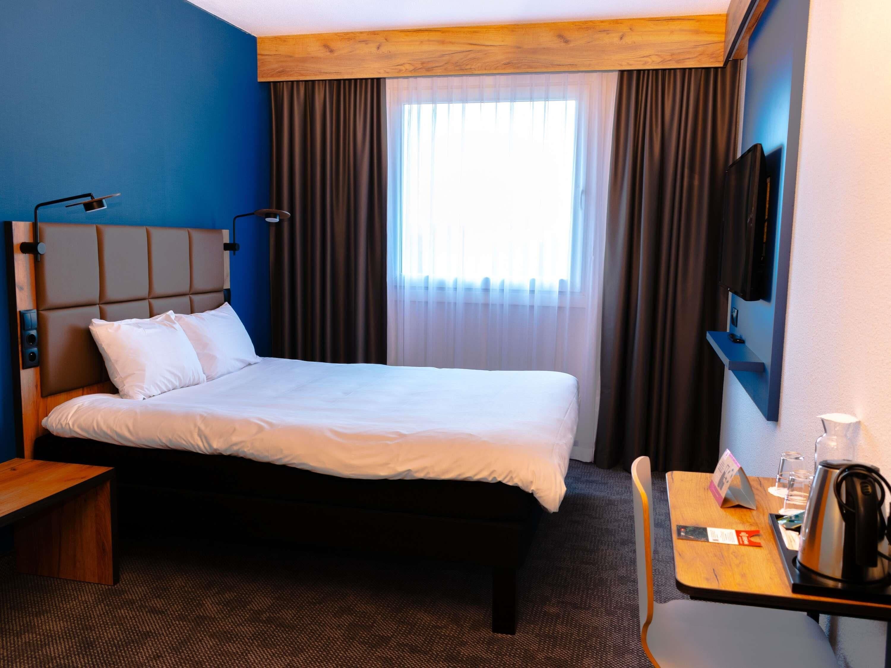 Phòng Deluxe, 1 giường đôi | Bộ đồ giường cao cấp, két bảo mật tại phòng, bàn 