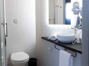 Deluxe kamer, 1 tweepersoonsbed | Luxe beddengoed, een kluis op de kamer, een bureau, een laptopwerkplek