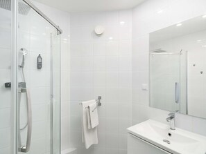Quarto luxo, 1 cama de casal | Roupas de cama premium, cofres nos quartos, escrivaninha