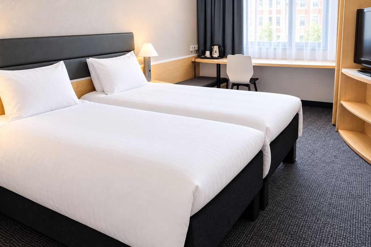 Twin Room, 2 Single Beds | Premium bedding, in-room safe, desk, laptop workspace