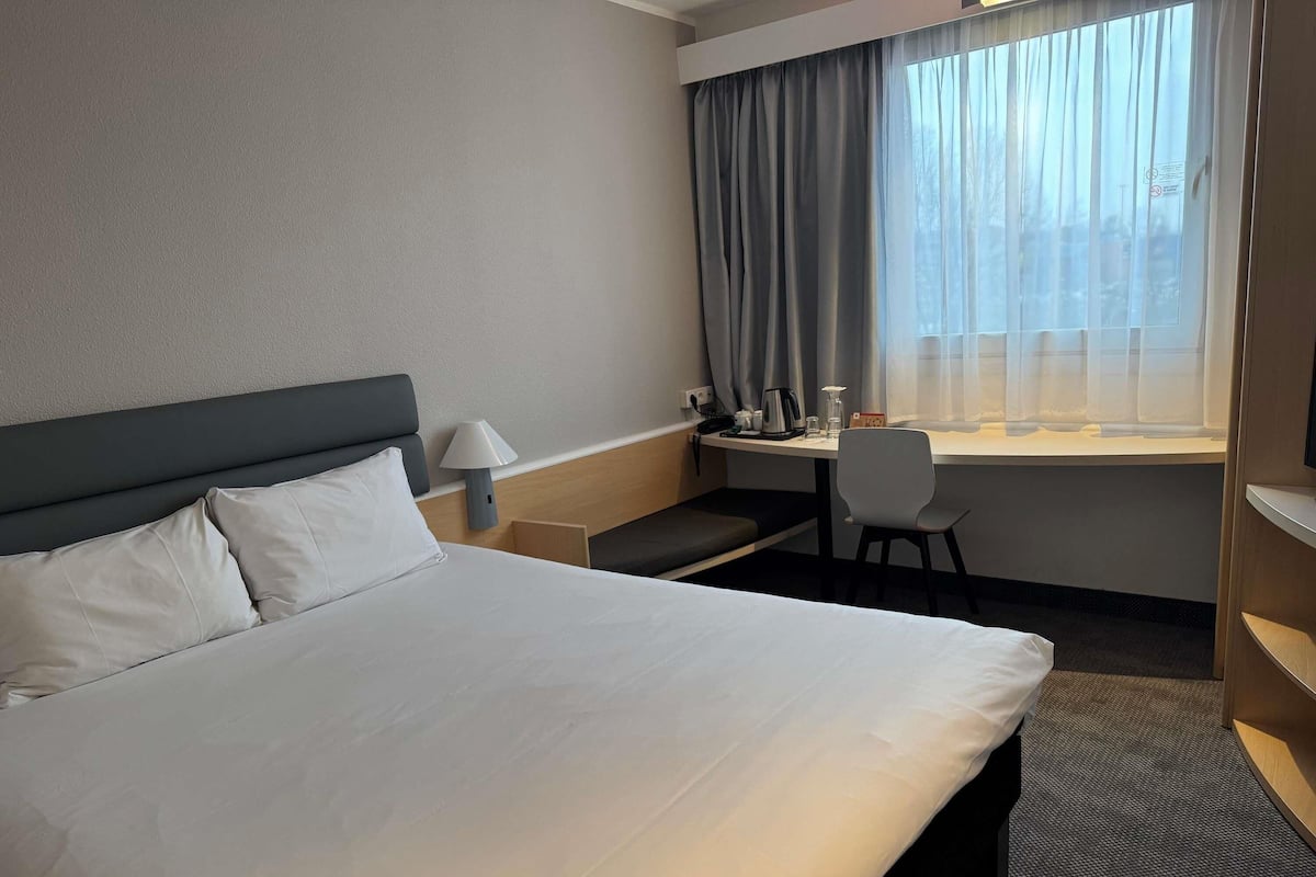 Phòng, 1 giường đôi | Bộ đồ giường cao cấp, két bảo mật tại phòng, bàn