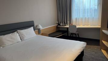 Literie de qualité supérieure, coffres-forts dans les chambres, bureau