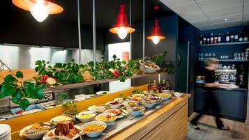 Ze serveren er lunch en diner