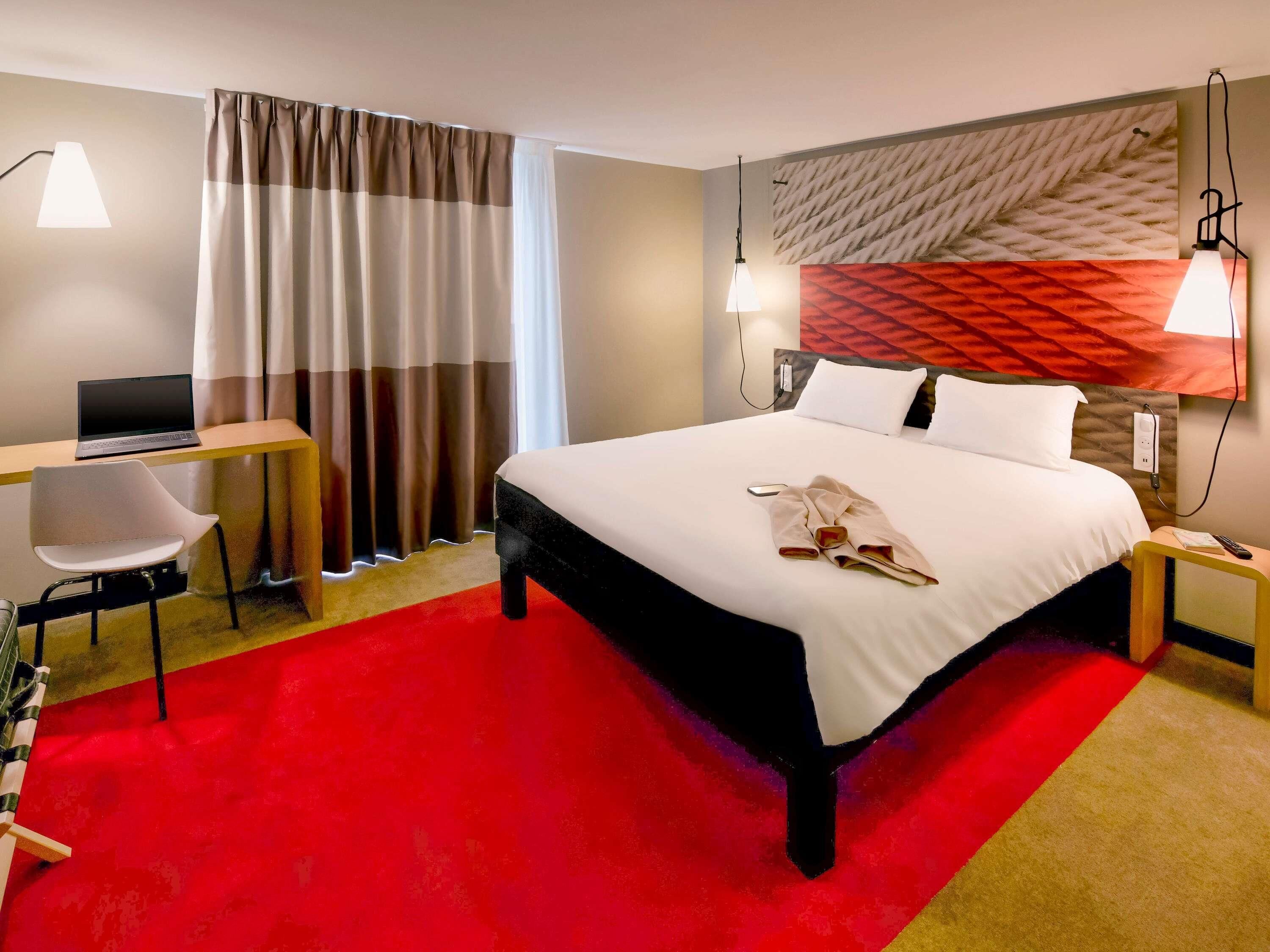 standard double room, 1 double bed | blackout curtains, soundproofing, iron/ironing board