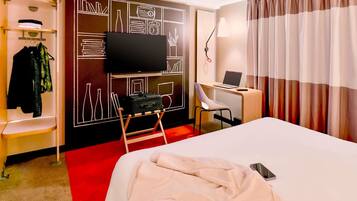 Chambre Double Standard, 1 lit double | Rideaux occultants, chambres insonorisées, fer et planche à repasser