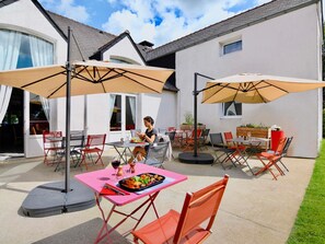 ランチ、ディナーに営業 (郷土料理)