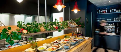 DĂźner et souper servis sur place