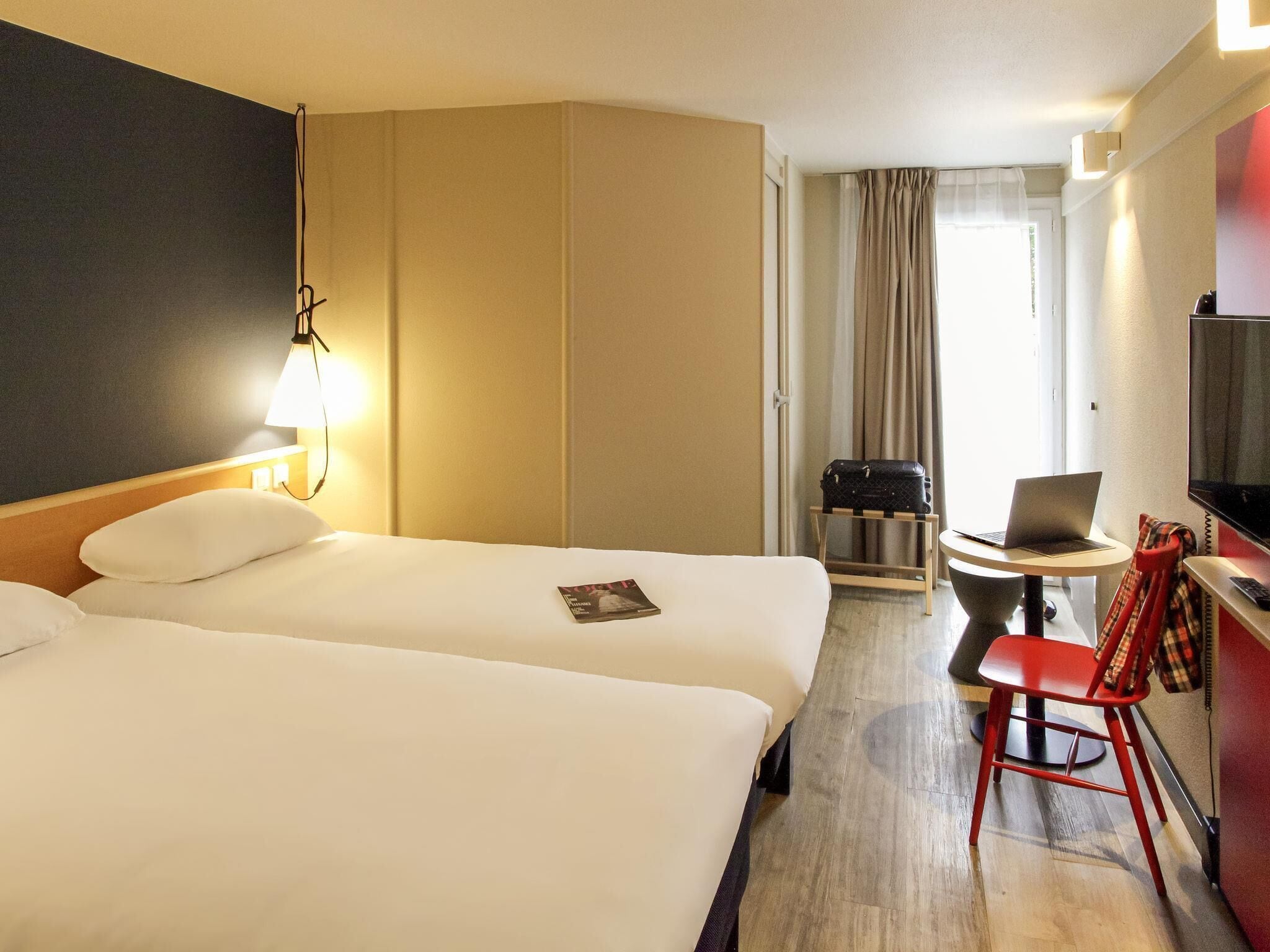 ห้องสแตนดาร์ด, เตียงเดี่ยว 2 เตียง | ผ้าม่านกันแสง, ห้องเก็บเสียง, เตารีด/โต๊ะรีดผ้า, เปล/เตียงเด็กอ่อน (ฟรี)