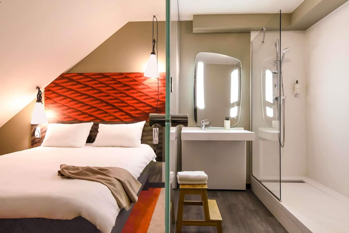 standard double room, 1 double bed | blackout curtains, soundproofing, iron/ironing board