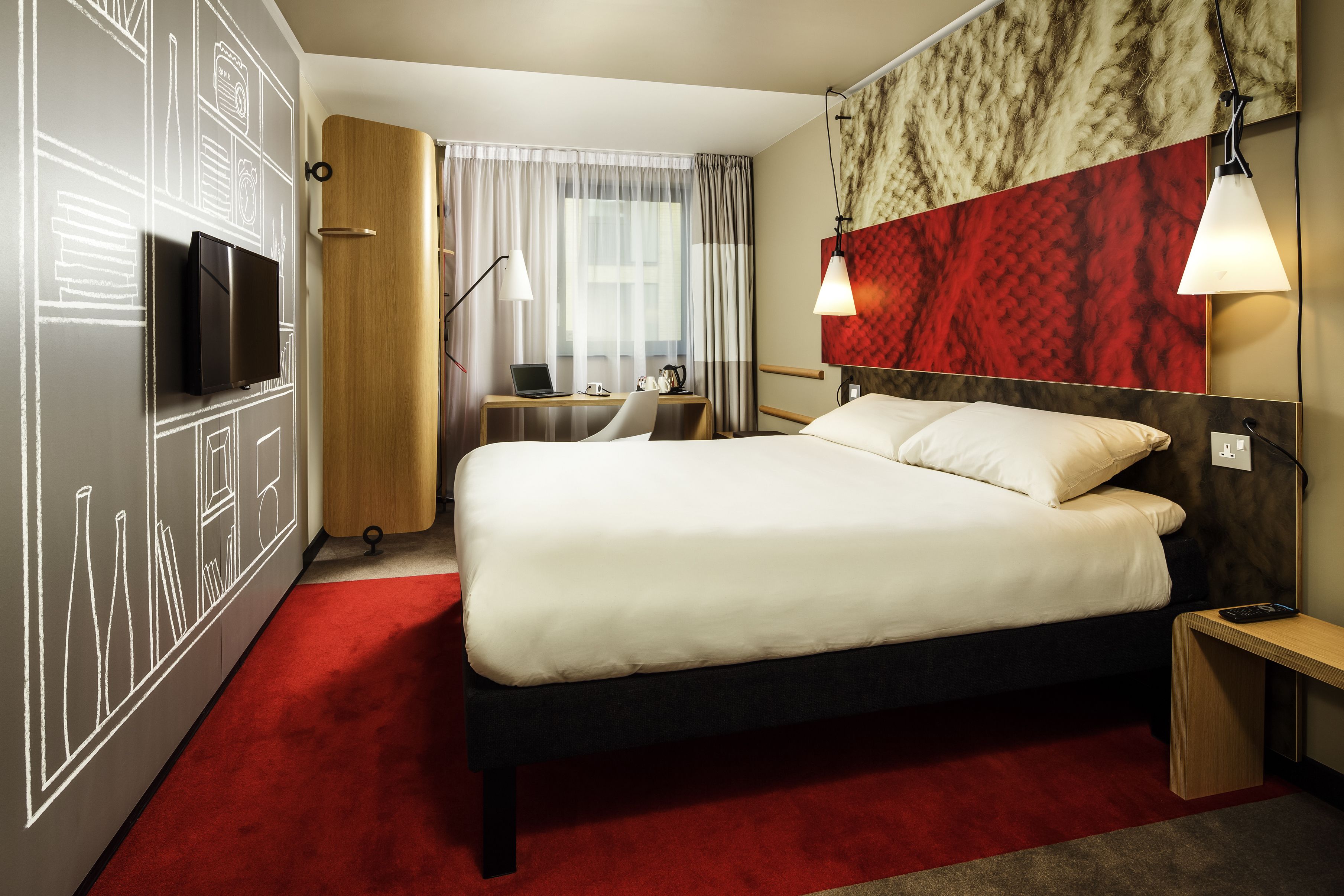 Double Room, 1 Double Bed | In-room safe, desk, cribs (free), WiFi (free)