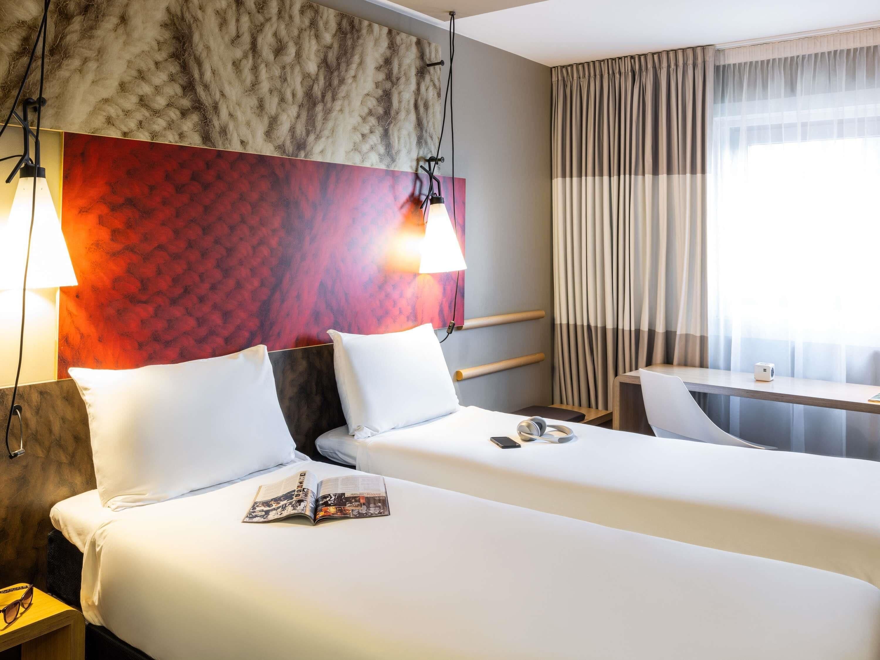 Twin Room, 2 Twin Beds | Desk, laptop workspace, blackout drapes, free WiFi