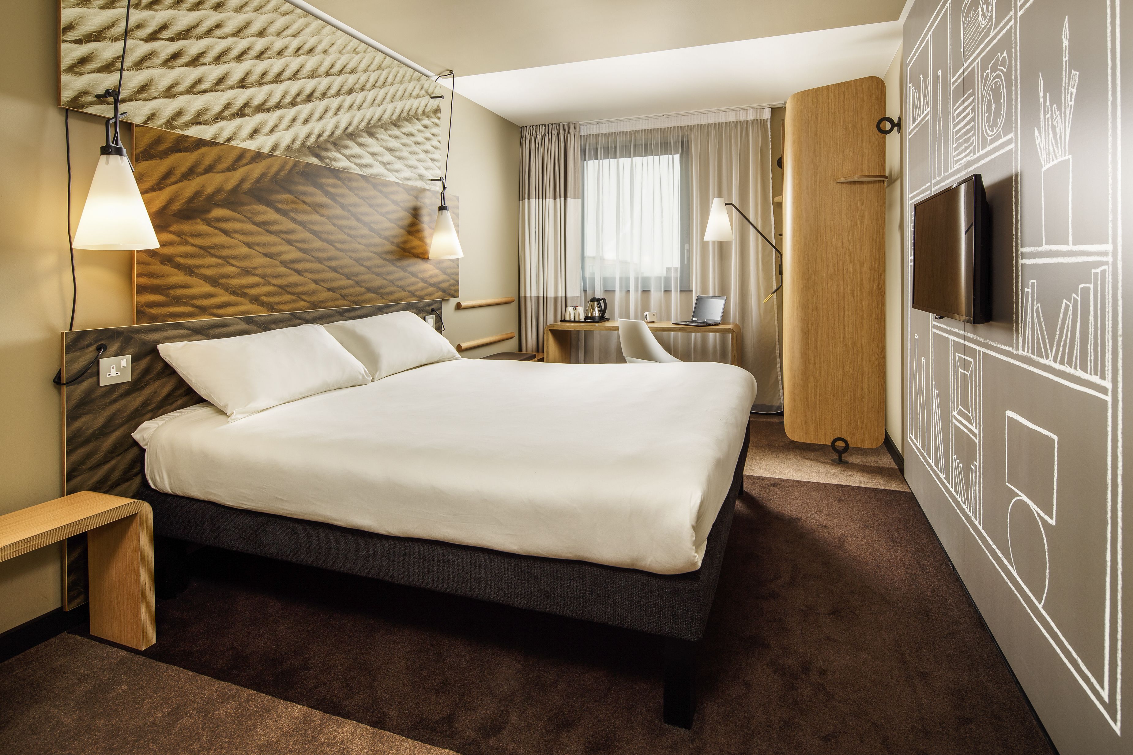 room, 1 double bed (sweetroom by ibis) | desk, laptop workspace, blackout curtains, free wifi