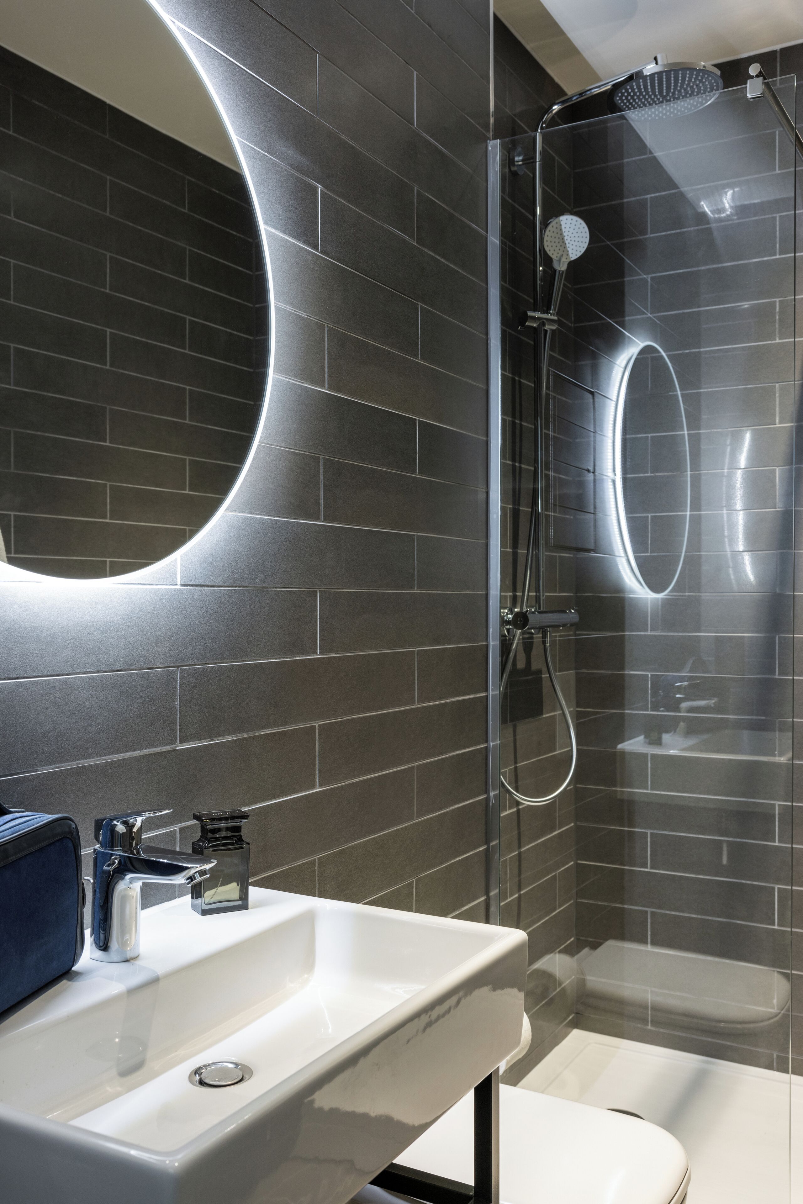 room, 1 double bed | bathroom | shower, eco-friendly toiletries, hair dryer, towels