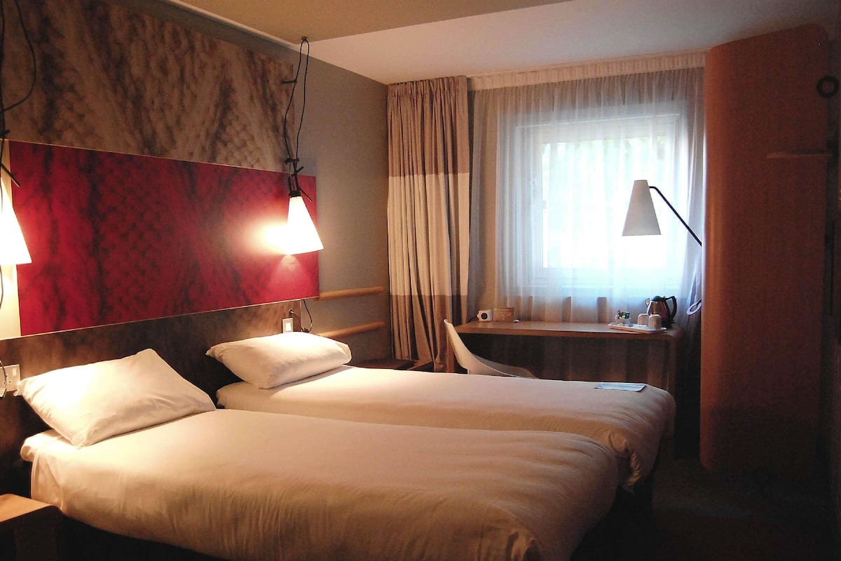 Twin Room, 2 Twin Beds | Desk, laptop workspace, blackout drapes, free WiFi