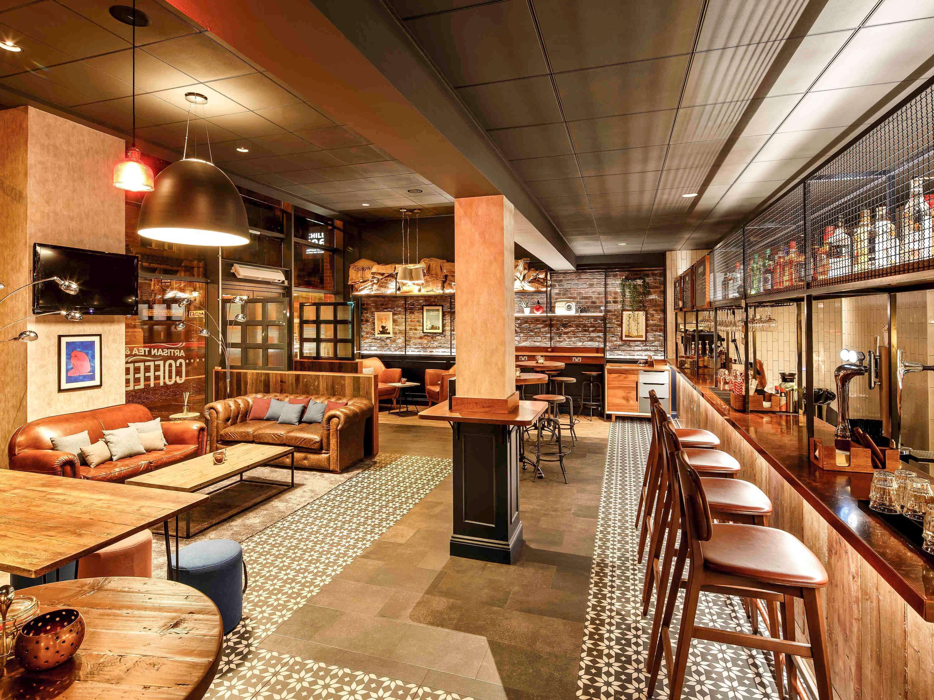 breakfast, lunch and dinner served