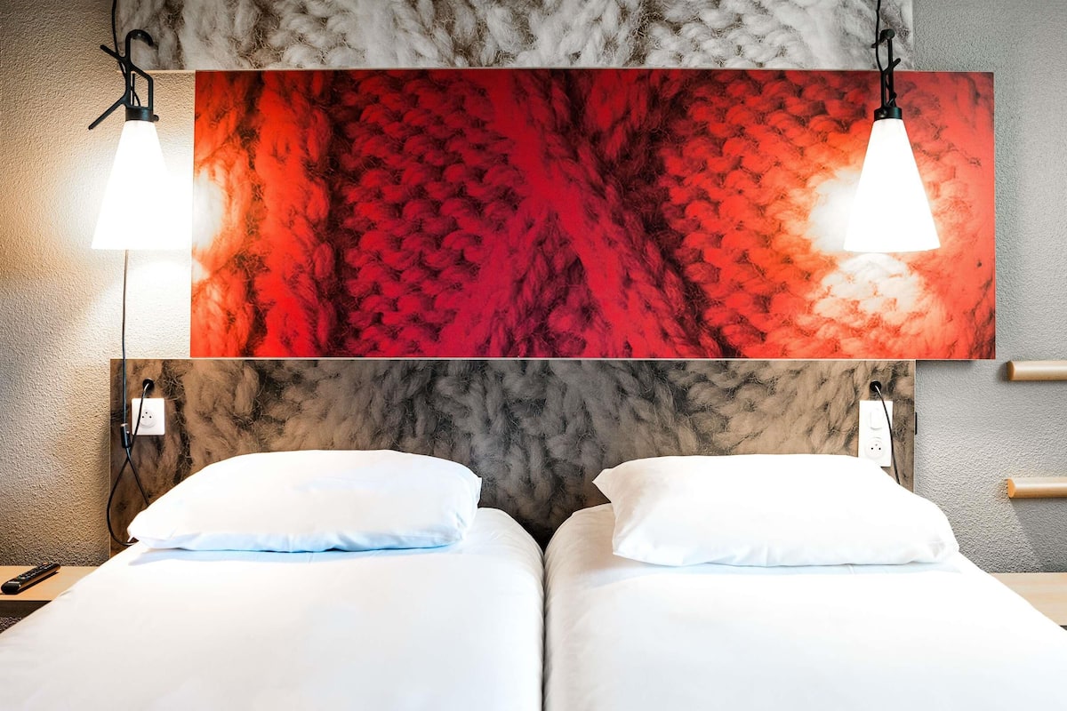 Standard-huone, 2 yhden hengen sänkyä | Ylelliset vuodevaatteet, pillowtop-patjalliset sängyt