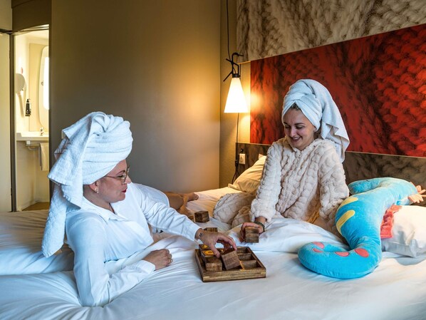 Standard Room, 2 Twin Beds | Premium bedding, pillowtop beds, individually decorated - ibis Arcachon La Teste (La Teste-de-Buch)